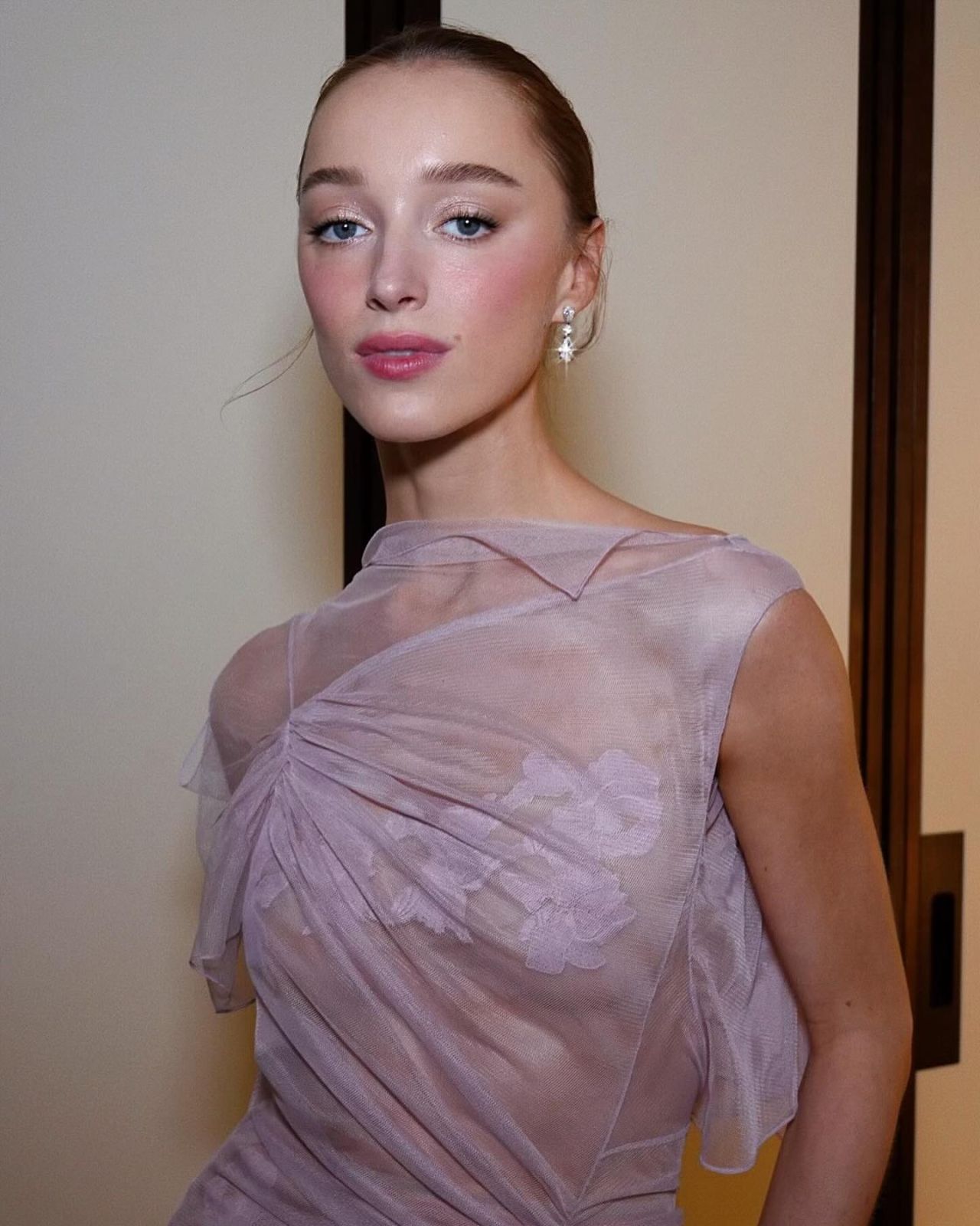 PHOEBE DYNEVOR AT MET GALA PHOTOSHOOT 2024 MAY